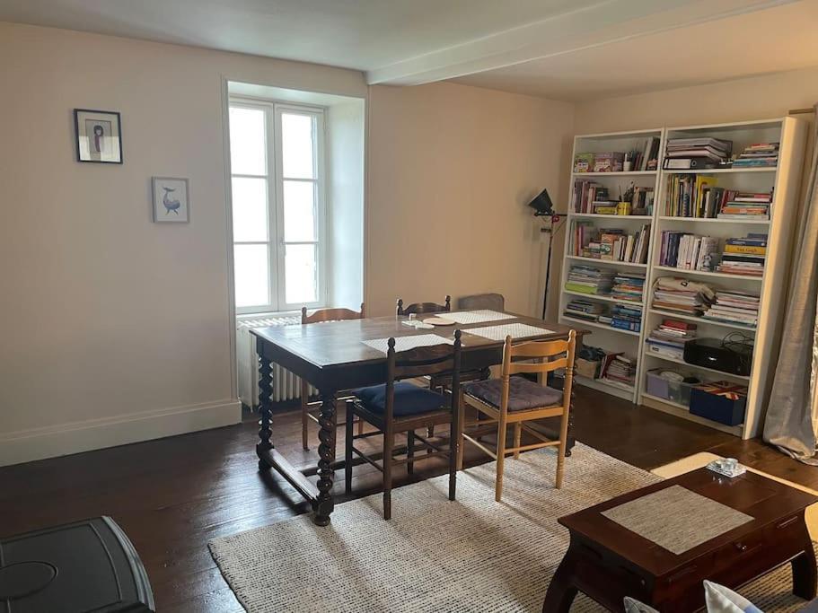 Agreable Maison De Ville A Semur En Auxois Exterior foto